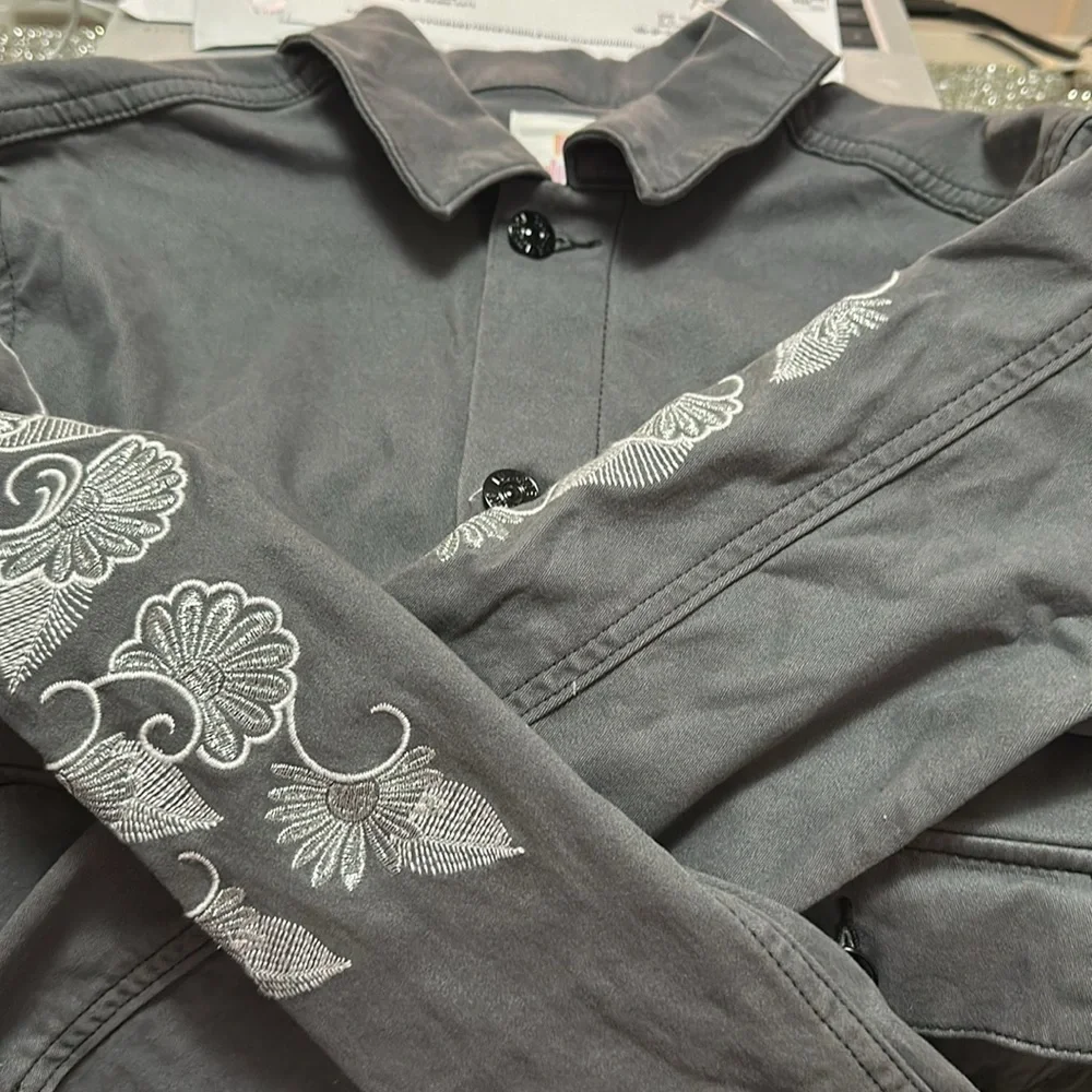S Lularoe grey long sleeve floral button down jacket with pockets